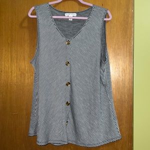 New Black & White striped sleeveless w/ buttons down the middle not a button up